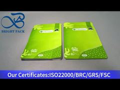 bolsa verde com zíper de fundo plano