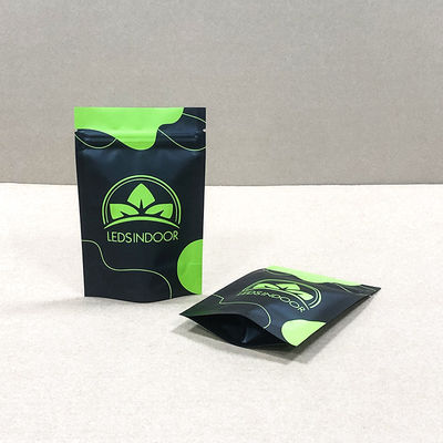 Bolsas resistentes a crianças que suportam o calor Selar outro nível de segurança Um buraco de suspenso redondo localizado acima do fecho para varejo