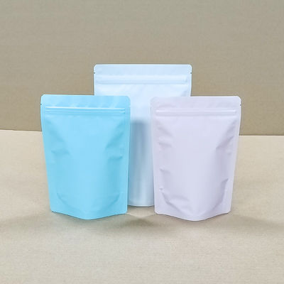 Em primeiro lugar, o consumidor deve conceber bolsas personalizáveis para aumentar a lealdade e as vendas da marca.